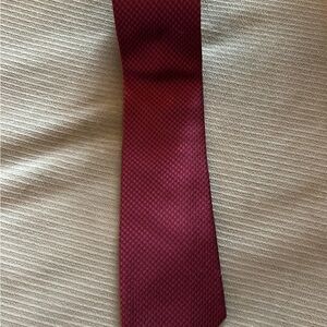 DKNY 100% Silk Men's Burgundy Tie EUC!